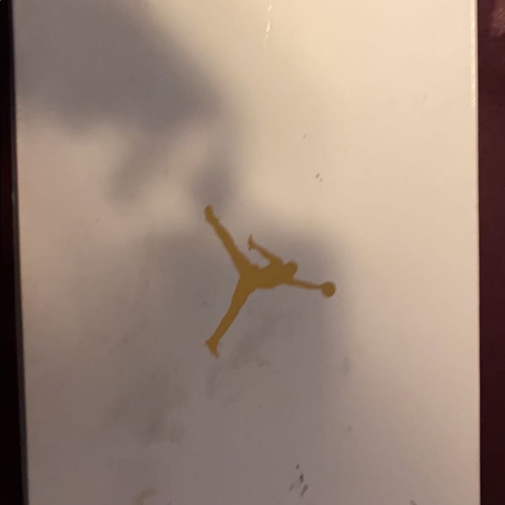I’m selling my rose Gold 11s
